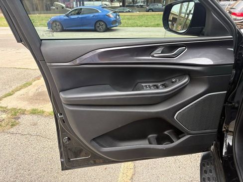 Used 2021 Jeep Grand Cherokee L Laredo image 9