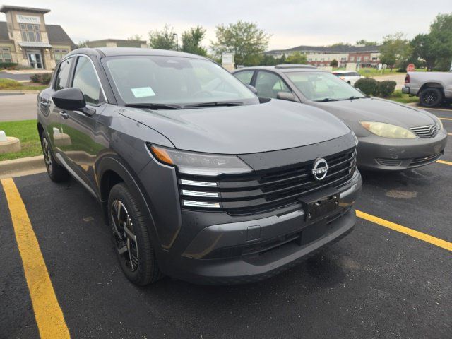 Used 2025 Nissan Kicks SV w/ Illumination Package FWD image 1