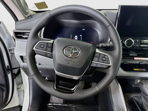New 2026 Toyota Highlander Limited AWD/4WD image 12