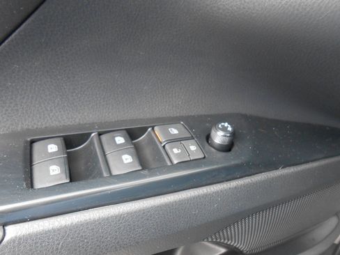 Used 2018 Toyota Camry SE w/ Moonroof Package image 19