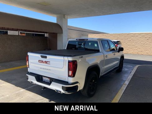 Certified 2023 GMC Sierra 1500 Elevation w/ Preferred Package AWD/4WD image 4