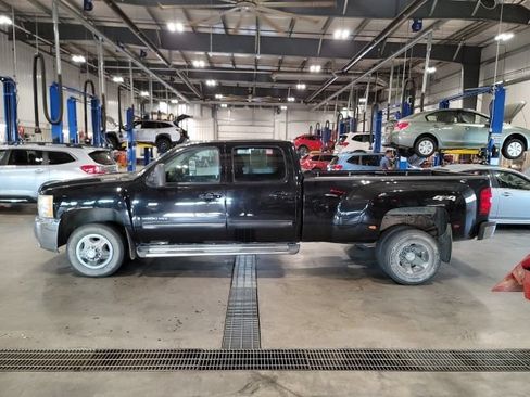 Used 2009 Chevrolet Silverado 3500 LTZ w/ LTZ Plus Package AWD/4WD image 4
