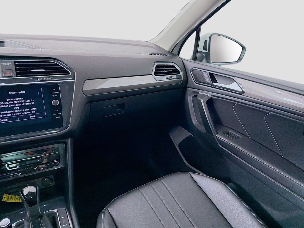 Used 2024 Volkswagen Tiguan SE w/ Panoramic Sunroof Package AWD/4WD image 23