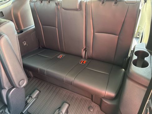Used 2023 Toyota Highlander Platinum FWD image 26