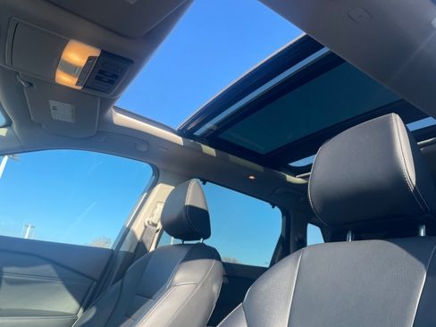 Used 2023 Nissan Rogue SL w/ SL Premium Package image 12