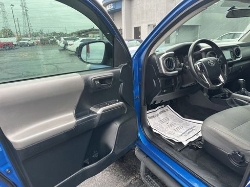 Used 2016 Toyota Tacoma SR5 w/ Towing Package image 12