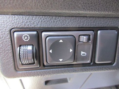 Used 2011 Nissan Versa 1.8 S w/ PWR Plus Pkg FWD image 12