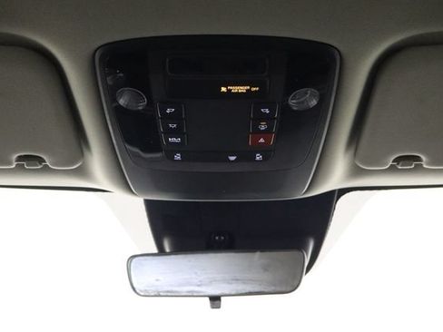 Used 2025 Kia Carnival FWD image 25