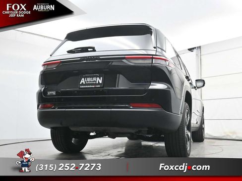 Used 2023 Jeep Grand Cherokee Altitude AWD/4WD image 21