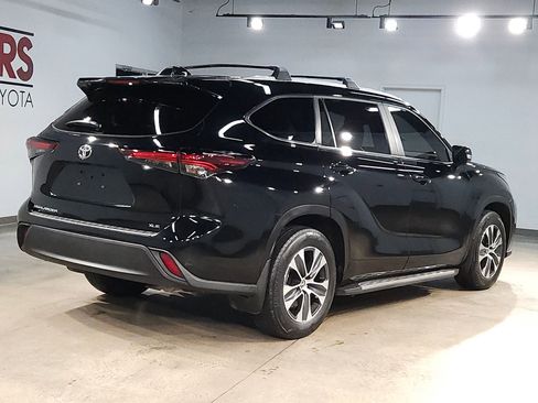 Used 2024 Toyota Highlander XLE image 7