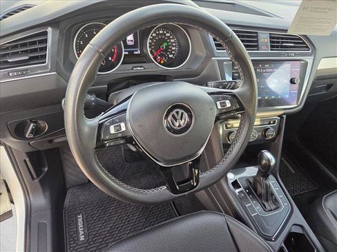 Certified 2021 Volkswagen Tiguan SE w/ Panoramic Sunroof Package image 10