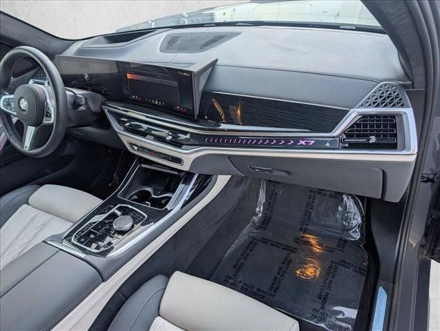 Used 2025 BMW X7 xDrive40i w/ M Sport Package AWD/4WD image 25