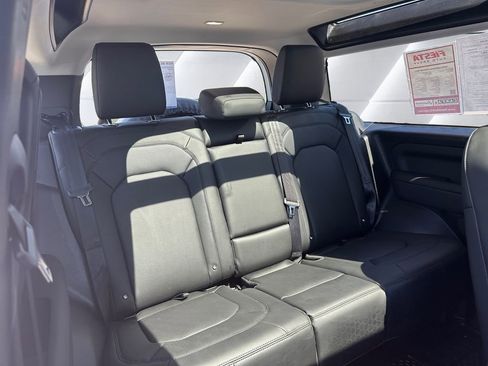 Used 2025 Land Rover Defender 90 S image 16