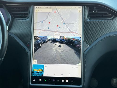 Used 2018 Tesla Model X image 26