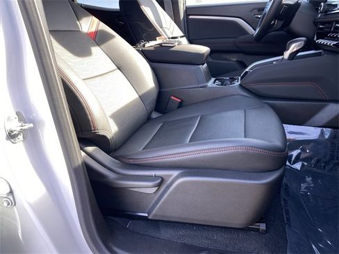 Used 2025 Chevrolet Colorado Z71 w/ Z71 Convenience Package 2 image 33