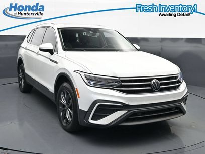 Used 2023 Volkswagen Tiguan SE w/ Panoramic Sunroof Package