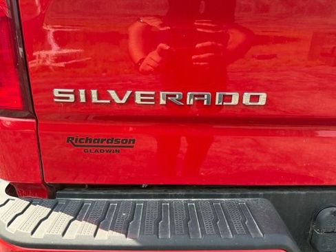 Used 2020 Chevrolet Silverado 1500 Custom w/ Custom Value Package AWD/4WD image 11