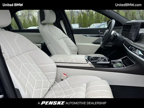 Used 2023 BMW 760i xDrive AWD/4WD image 17