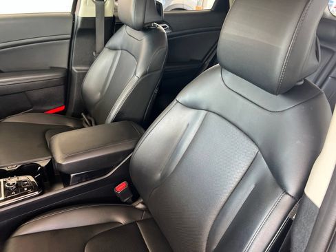 Certified 2024 Kia Sportage EX FWD image 5