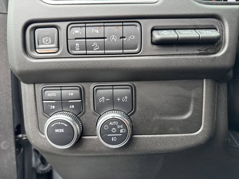Used 2021 GMC Yukon AT4 w/ AT4 Premium Package AWD/4WD image 41