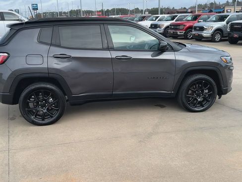 Used 2024 Jeep Compass Latitude w/ Convenience Group image 2