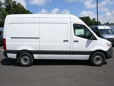 Used 2025 Mercedes-Benz Sprinter 2500 image 22