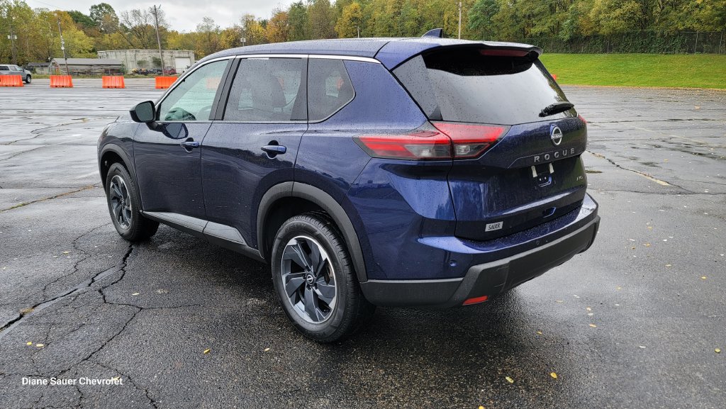 Used 2025 Nissan Rogue SV AWD/4WD image 9