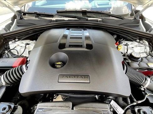 Used 2025 Jaguar F-PACE R-Dynamic S image 11