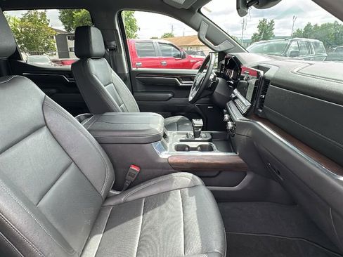 Used 2024 GMC Sierra 1500 SLT w/ SLT Premium Package AWD/4WD image 15
