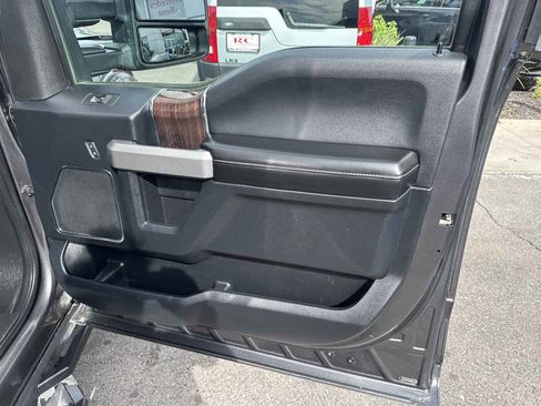 Used 2017 Ford F150 Platinum w/ Equipment Group 701A Luxury image 18