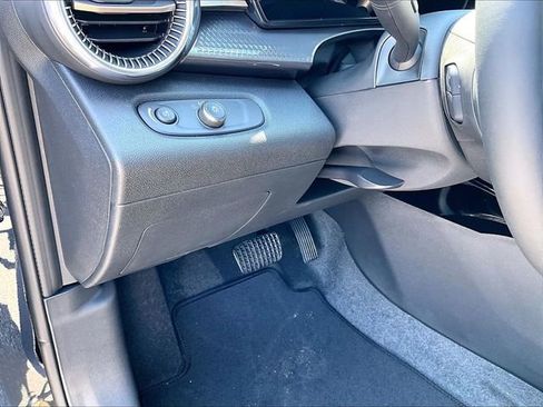 New 2026 Chevrolet Trax ACTIV w/ Sunroof Package FWD image 31