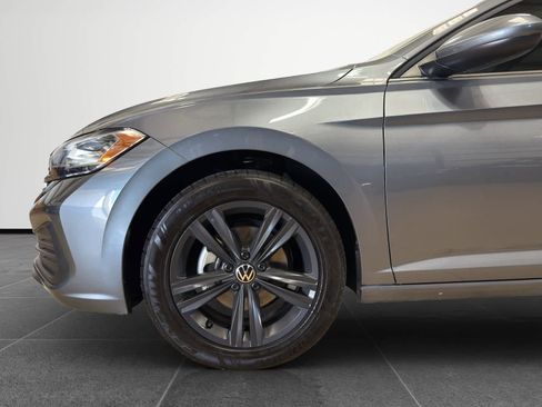Used 2024 Volkswagen Jetta SE image 9