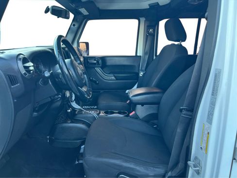 Used 2016 Jeep Wrangler Unlimited Sport w/ Connectivity Group AWD/4WD image 9