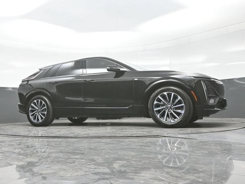 Certified 2025 Cadillac Lyriq Luxury AWD/4WD image 28
