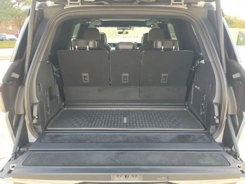 New 2025 Lincoln Navigator Reserve w/ Jet Appearance Package image 18