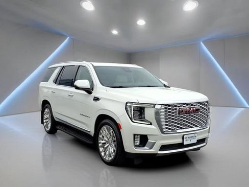 Used 2024 GMC Yukon Denali w/ Advanced Technology Package AWD/4WD image 1