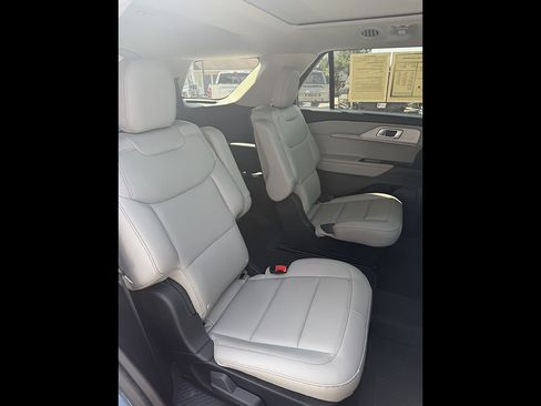 Used 2025 Ford Explorer Active w/ Active Comfort Package AWD/4WD image 16
