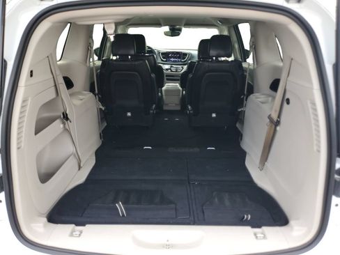Used 2023 Chrysler Pacifica Touring-L FWD image 28