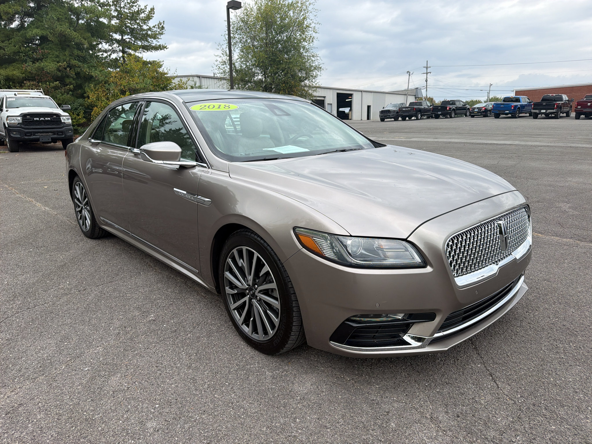 Used 2018 Lincoln Continental Select w/ Continental Climate Package FWD image 3