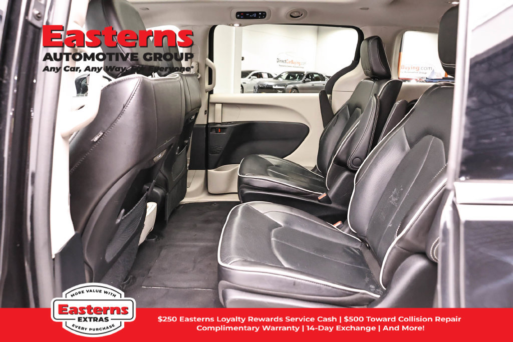 Used 2023 Chrysler Pacifica Limited FWD image 24