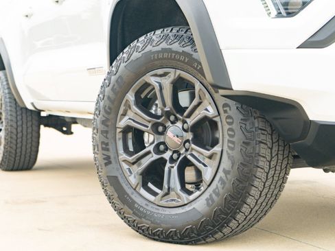 Used 2025 GMC Canyon Elevation w/ Convenience Package RWD image 2