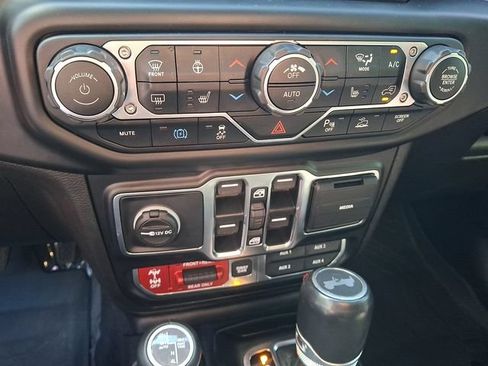 Used 2021 Jeep Wrangler Unlimited Rubicon 4xe w/ Cold Weather Group AWD/4WD image 15