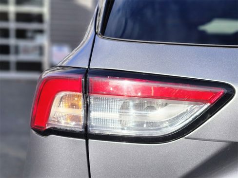 Certified 2021 Ford Escape SE w/ SE Sport Appearance Package image 9