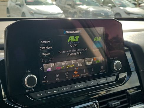 Used 2025 Nissan Pathfinder SV FWD image 24