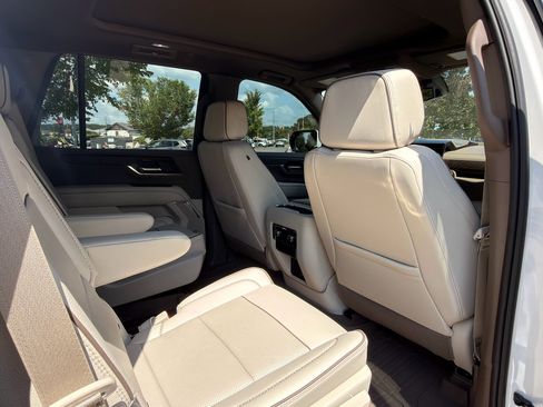 Used 2025 GMC Yukon Denali w/ Sun & Power Step Package AWD/4WD image 19