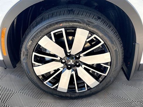 New 2025 Mitsubishi Outlander SE image 33