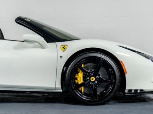 Used 2022 Ferrari F8 Tributo image 3