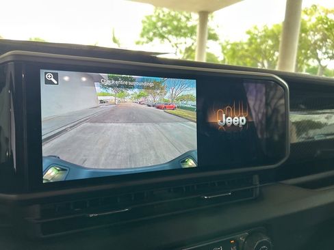 Used 2024 Jeep Gladiator Sport image 10