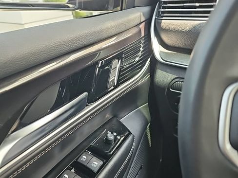 Used 2023 Jeep Wagoneer 4WD w/ Premium Group I image 13