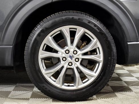 Used 2020 Ford Explorer XLT w/ Equipment Group 202A image 22